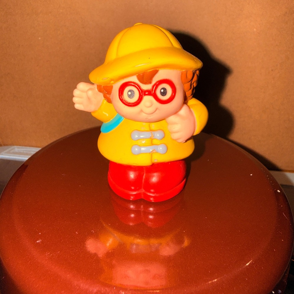 Fisher-Price Little People Figure Kids OS Yellow Good 1997 Explorer Maggie